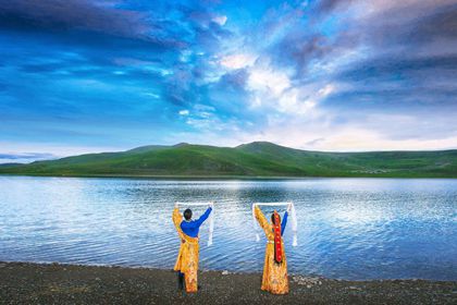 Yamdrok Lake
