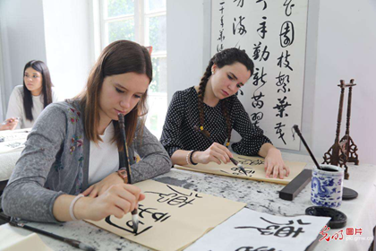 Wild and Cultural 7 Days Adventure in Sichuan