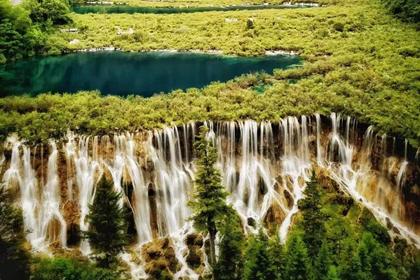 3 Days Trip with Bullet Train to Jiuzhaigou & Huanglong